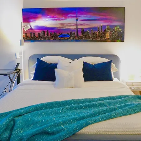 Spacious Studio In The Heart Of Downtown Toronto